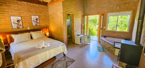 Santo Antonio do Pinhal Hotel | Beautiful Pousada Cores e Flores da Serra - Pet Friendly Stay