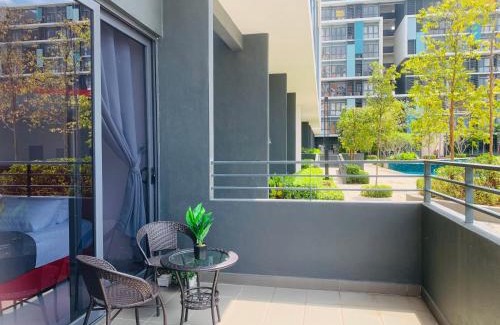 Kota Warisan Apartment | Inviting CoreSoho Suite by BKAstaycation Near KLIA Airport