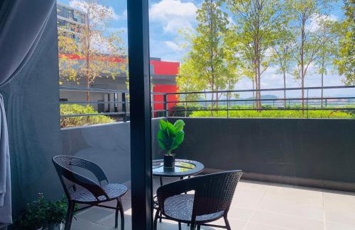 Kota Warisan Apartment | Inviting CoreSoho Suite by BKAstaycation Near KLIA Airport