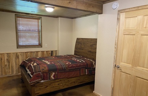 Moorcroft House | Corey's Gittaway: Family-Friendly Stay with Hot Tub & Spa