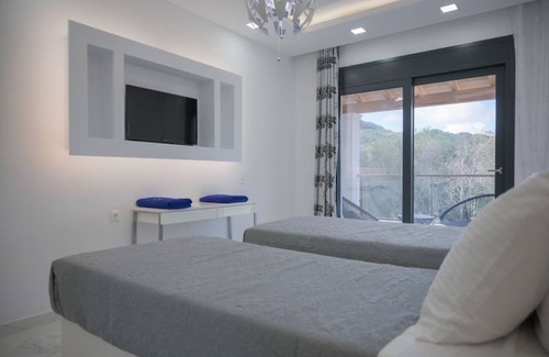 Notos Villa | Dream Holidays at Villa Anthousa with Private Pool & Kitchen