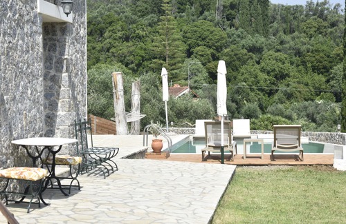 Perama Apartment | Corfu View Deluxe: Oceanfront Escape with Pool and Breakfast