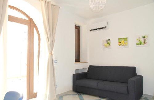 Canneto Apartment | Oceanfront Retreat Corinto: Guest Rated 9.2/10
