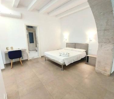 Ortigia Apartment | Family-Friendly Corinzia Casa Vacanze: Rated 10/10 by Guests