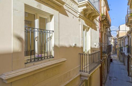 Ortigia Apartment | Family-Friendly Corinzia Casa Vacanze: Rated 10/10 by Guests