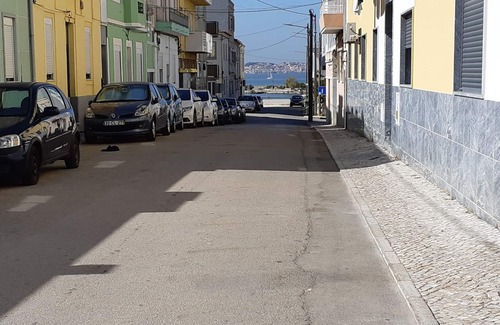 Seixal Apartment | Guest Rated: Cork House in Seixal, Portugal with Spa & Kitchen