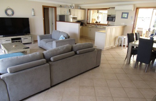 Dalrymple House | Family-Friendly Corleighson @ Oyster on Point Holiday Home