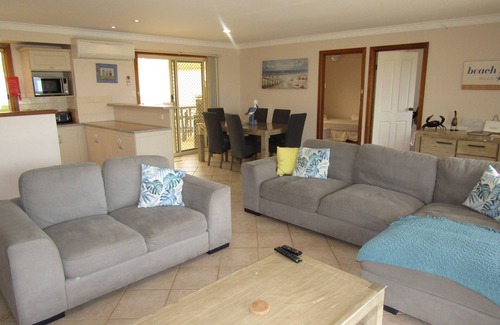 Dalrymple House | Family-Friendly Corleighson @ Oyster on Point Holiday Home