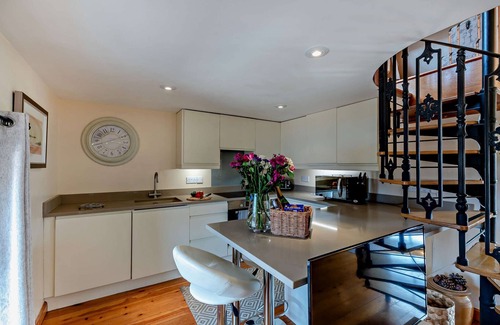 Belford House | Cozy Corn Cottage: Family-Friendly Getaway with Kitchen