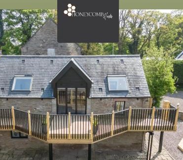 Douglas and Angus Apartment | Pet-Friendly Corn Flour Lodge with Hot Tub & Family Amenities