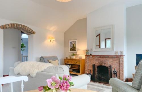 Potter Brompton House | Family-Friendly Corn Stook: A 4-Star Retreat Awaits