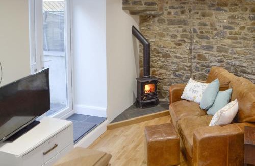 Felinfach House | Discover Cornel Clyd Cosy Corner: Family & Pet-Friendly Retreat
