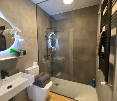 Santander Apartment | Top-Rated Cornelia Suites 01: Child-Friendly & Accessible