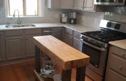 Ithaca House | Cozy Cornell/IC Collegetown Craftsman Getaway with Breakfast