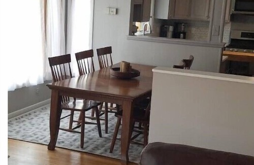 Ithaca House | Cozy Cornell/IC Collegetown Craftsman Getaway with Breakfast