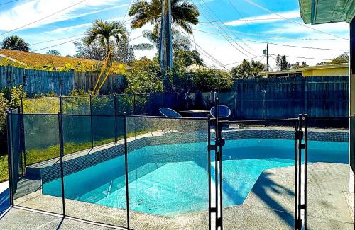 Largo House | Cozy Corner By The Coast: Pet-Friendly with Pool Access