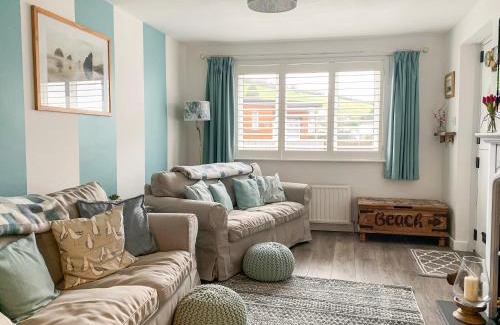 Combe Martin House | Inviting Corner Cottage: Pet-Friendly & Family-Approved Stay