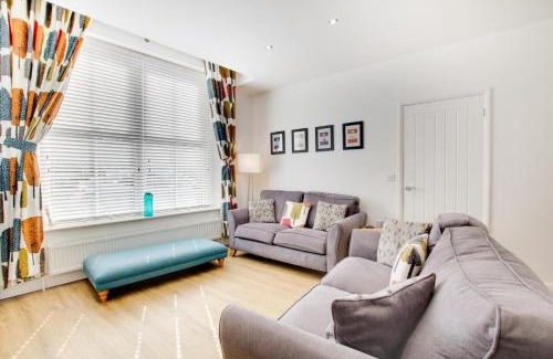 Portinscale House | Pet-Friendly Corner Cottage: Perfect for Family Getaways