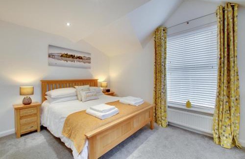 Portinscale House | Pet-Friendly Corner Cottage: Perfect for Family Getaways