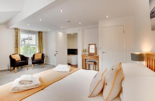 Portinscale House | Pet-Friendly Corner Cottage: Perfect for Family Getaways