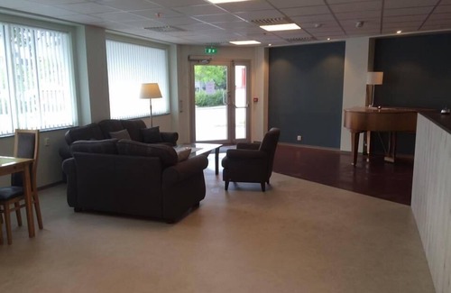 Bronnoysund Hotel | Discover Corner Hotell: Family-Friendly with Breakfast Included