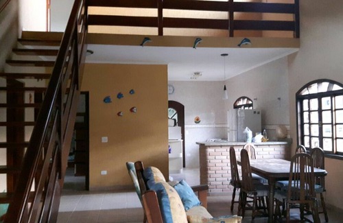 Mococa House | Corner House: 5 Bedrooms with Pool in Gated Community