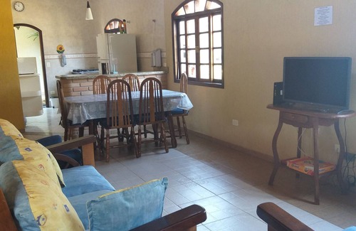 Mococa House | Corner House: 5 Bedrooms with Pool in Gated Community