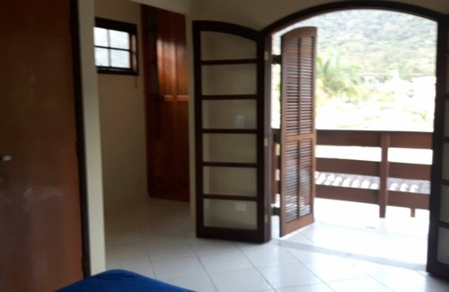 Mococa House | Corner House: 5 Bedrooms with Pool in Gated Community