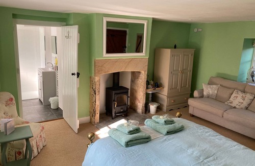 Cricket Malherbie Bed & Breakfast | Top-Rated Corner House: Family-Friendly with Breakfast Included