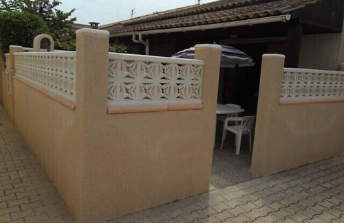 Portiragnes-Plage House | Inviting 2-Bedroom Corner House with Pool Near the Beach