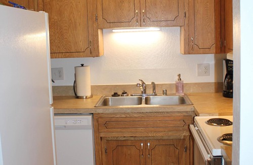North Star Apartment | Cozy Corner Midtown Apartment: Family-Friendly with Breakfast