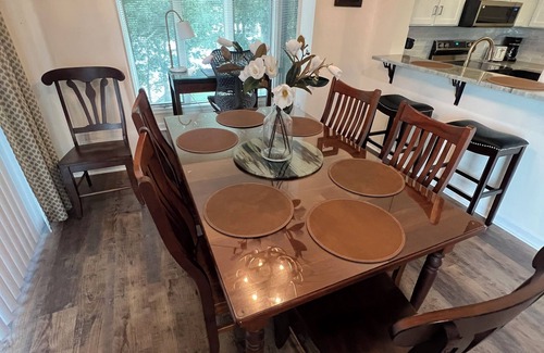North Shore Condo | Corner SML Waterfront Penthouse Condo-King Beds