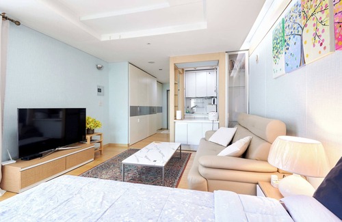 Bouvet Island Condo | Corner Super 1-bedroom condo with AC in the heart of Gangnam!