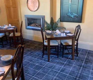 Penrith House | Cozy CornerHouse Guesthouse with Kitchen Amenities