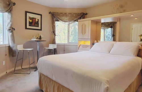 Revelstoke Bed & Breakfast | Eco-Friendly Cornerstone Bed and Breakfast: Guest Rated 9.8