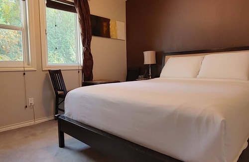 Revelstoke Bed & Breakfast | Eco-Friendly Cornerstone Bed and Breakfast: Guest Rated 9.8