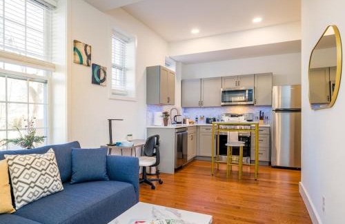 Corn Hill House | Cozy Cornhil 1-Bedroom with Kitchen & Pet Friendly