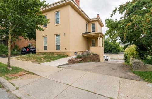 Corn Hill Apartment | Cozy Cornhill 2-Bedroom with Pet-Friendly Amenities