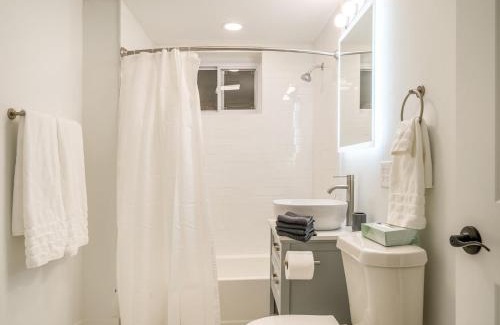 Corn Hill House | Cozy 4-Star Retreat with Kitchen & Pet-Friendly Amenities