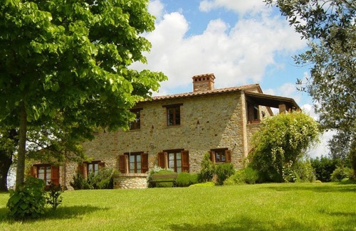Monteleone d'Orvieto Apartment | Discover CORNIETO Agriturismo: Ocean View & Pet-Friendly Stay