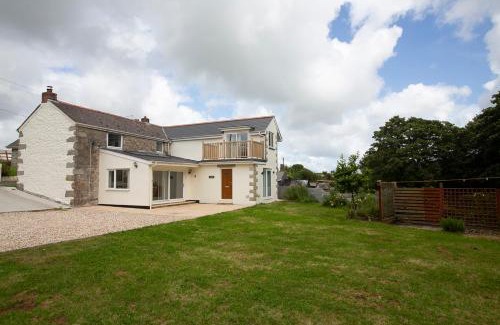 Helford Passage House | Family-Friendly Cornish Cottage for Up to 9 Guests