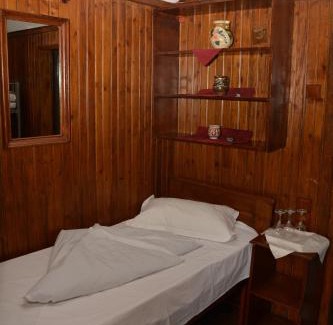 Pitesti Resort | Pet-Friendly Getaway at Cornul Vanatorului Bungalows