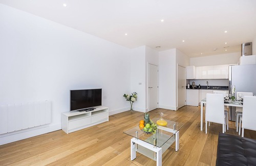 Slough Apartment | Convenient Cornwall House Apartments with Essential Amenities