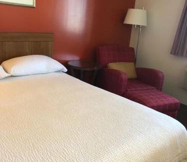 Lindsborg Hotel | Pet-Friendly Stay at Coronado Motel & RV Park - Family Fun!