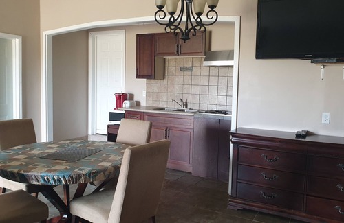 Coronation Hotel | Cozy Coronation Motel: Family-Friendly with Breakfast Included