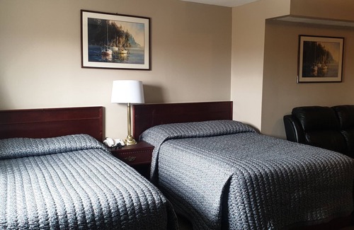 Coronation Hotel | Cozy Coronation Motel: Family-Friendly with Breakfast Included