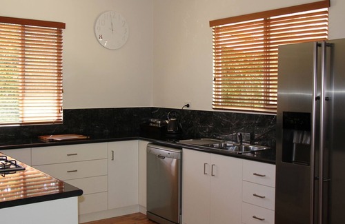 Corowa House | Waterfront Getaway at Corowa Riverdeck - Rated 9.8/10