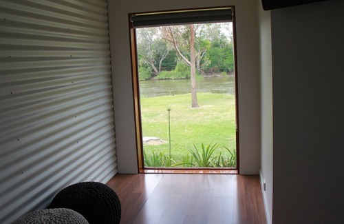 Corowa House | Waterfront Getaway at Corowa Riverdeck - Rated 9.8/10