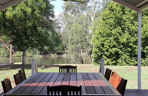Corowa House | Waterfront Getaway at Corowa Riverdeck - Rated 9.8/10