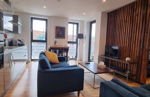 South Acton Apartment | Convenient Corporate Apartment on Acton High Street, London